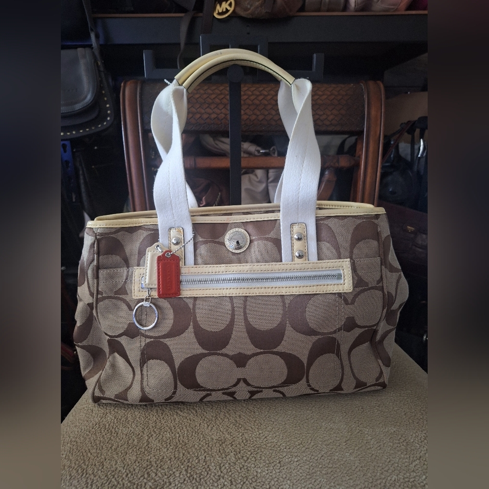 Coach - Patent Trim in Cream & Signature Print Satchel
